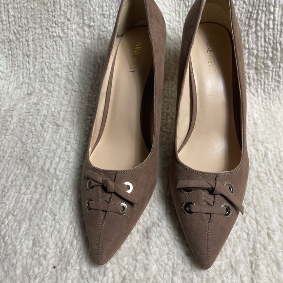 Nine West Women synthetic suede light brown Heels with lace Bow Detail SZ11M - Picture 2 of 8